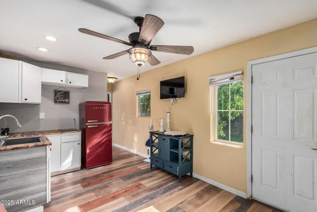 3002 W MERCER Lane, Phoenix, AZ 85029