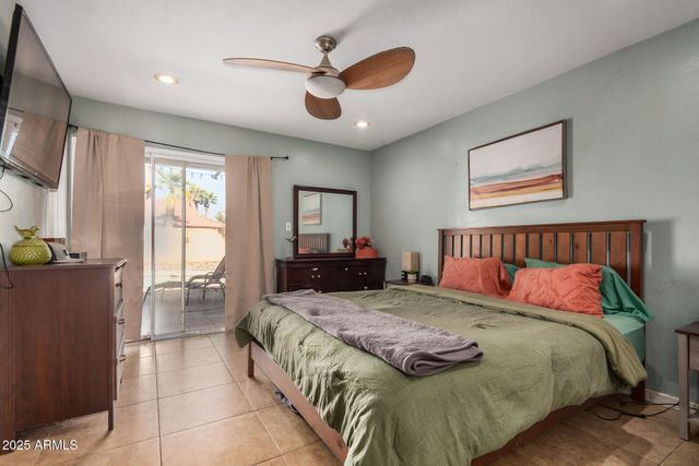 3002 W MERCER Lane, Phoenix, AZ 85029