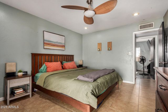 3002 W MERCER Lane, Phoenix, AZ 85029