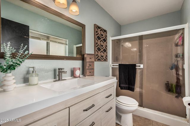 3002 W MERCER Lane, Phoenix, AZ 85029