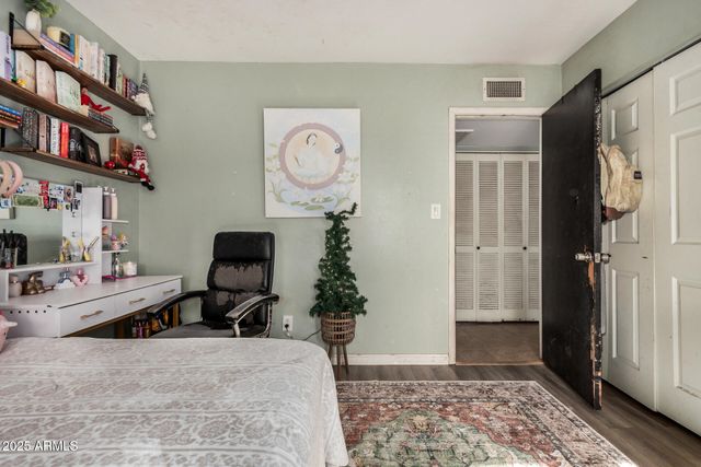 3002 W MERCER Lane, Phoenix, AZ 85029