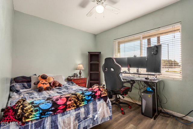 3002 W MERCER Lane, Phoenix, AZ 85029