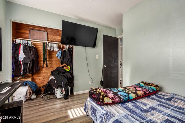 3002 W MERCER Lane, Phoenix, AZ 85029