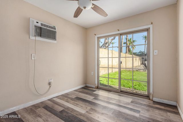 3002 W MERCER Lane, Phoenix, AZ 85029