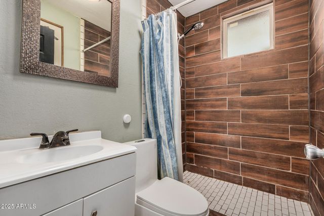 3002 W MERCER Lane, Phoenix, AZ 85029