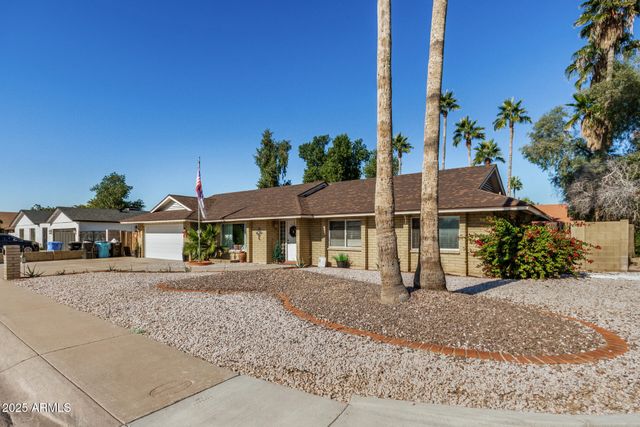 3002 W MERCER Lane, Phoenix, AZ 85029