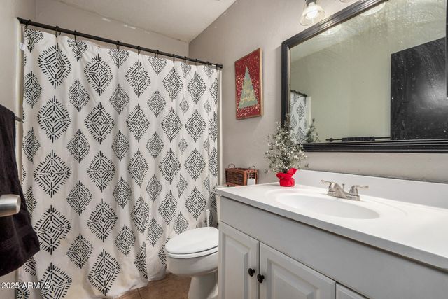 3002 W MERCER Lane, Phoenix, AZ 85029