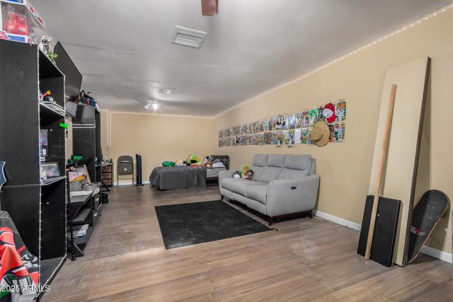 3002 W MERCER Lane, Phoenix, AZ 85029