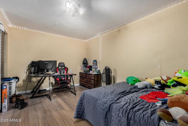 3002 W MERCER Lane, Phoenix, AZ 85029