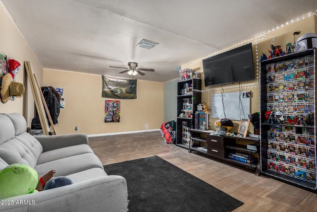 3002 W MERCER Lane, Phoenix, AZ 85029