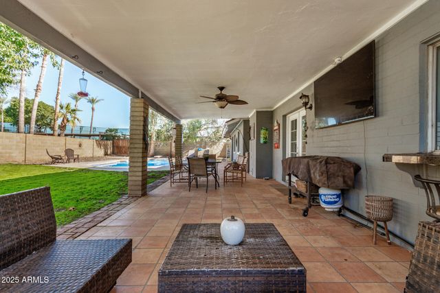 3002 W MERCER Lane, Phoenix, AZ 85029