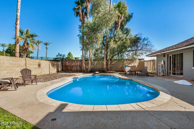 3002 W MERCER Lane, Phoenix, AZ 85029