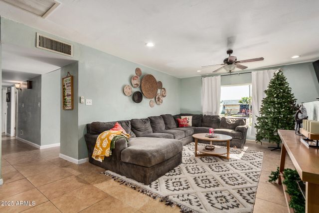 3002 W MERCER Lane, Phoenix, AZ 85029