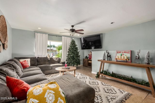 3002 W MERCER Lane, Phoenix, AZ 85029