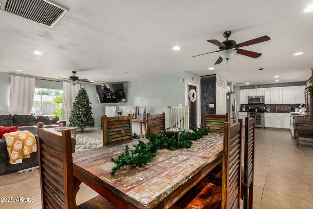 3002 W MERCER Lane, Phoenix, AZ 85029