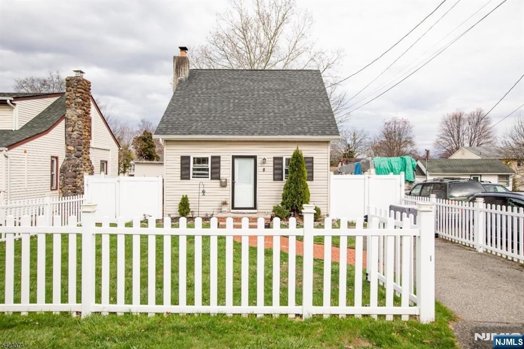 8 Navajo Avenue, Par-troy Hills Twp., NJ 07034