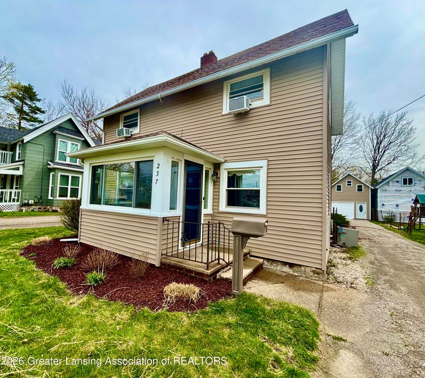 237 S Oliver Street, Charlotte, MI 48813