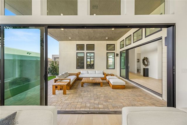 10964 Rossa Peak Avenue, Las Vegas, NV 89135