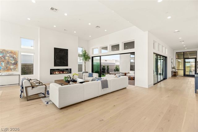 10964 Rossa Peak Avenue, Las Vegas, NV 89135