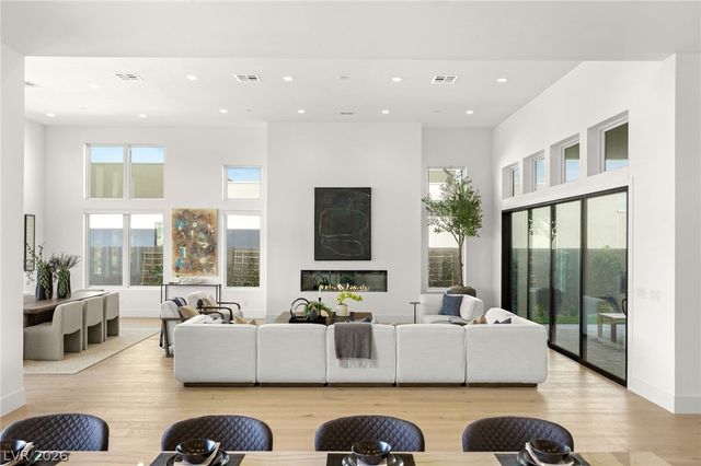 10964 Rossa Peak Avenue, Las Vegas, NV 89135