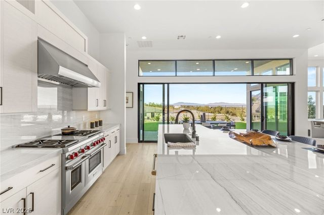 10964 Rossa Peak Avenue, Las Vegas, NV 89135