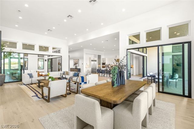 10964 Rossa Peak Avenue, Las Vegas, NV 89135