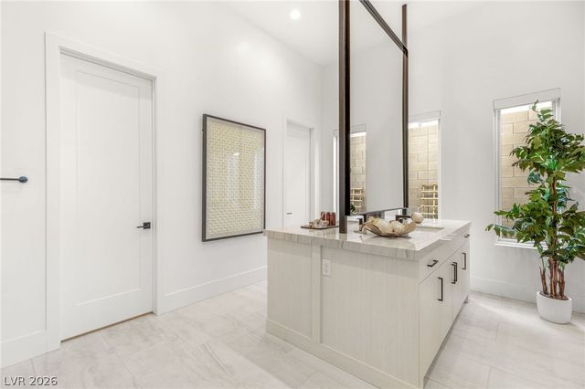 10964 Rossa Peak Avenue, Las Vegas, NV 89135