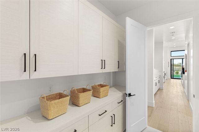 10964 Rossa Peak Avenue, Las Vegas, NV 89135