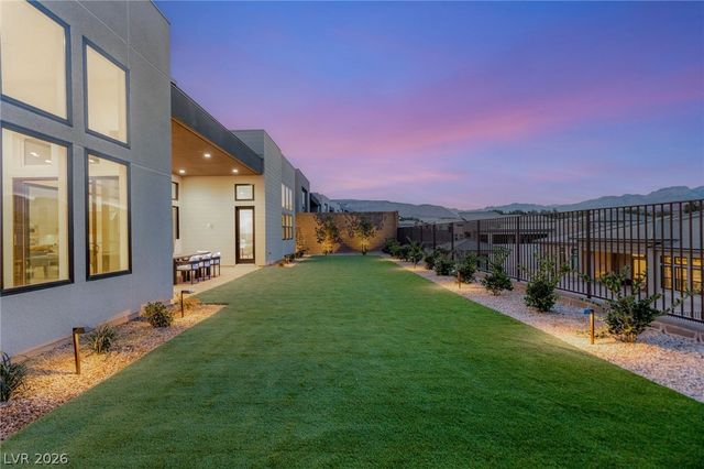 10964 Rossa Peak Avenue, Las Vegas, NV 89135