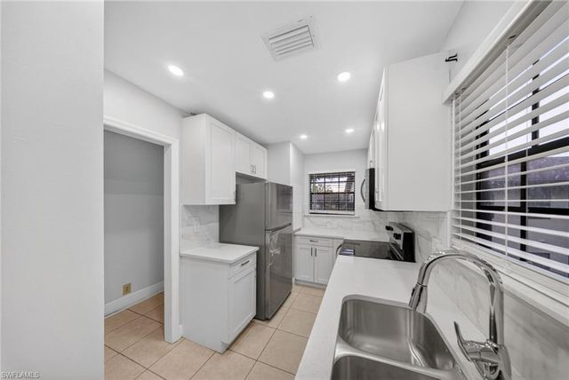 5300 Treetops DR I206, Naples, FL 34113