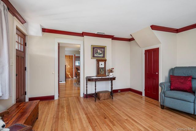 119 7th Street, Saint James, NY 11780