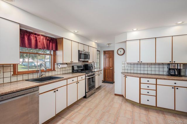 119 7th Street, Saint James, NY 11780