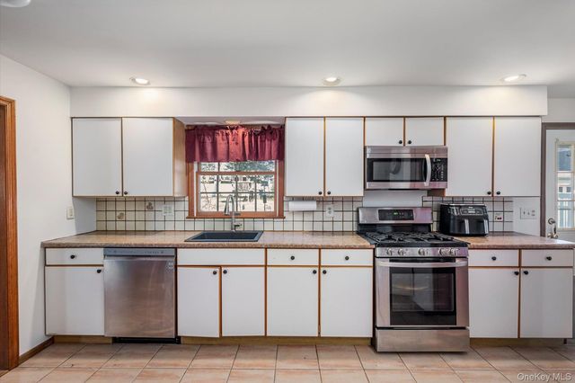 119 7th Street, Saint James, NY 11780