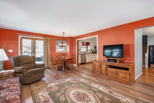 119 7th Street, Saint James, NY 11780