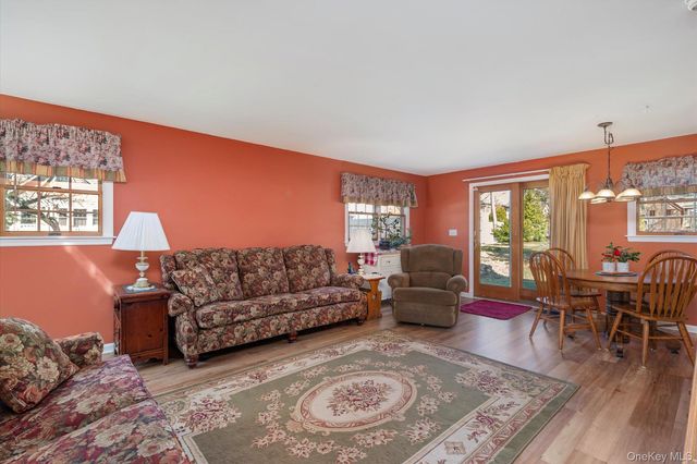 119 7th Street, Saint James, NY 11780