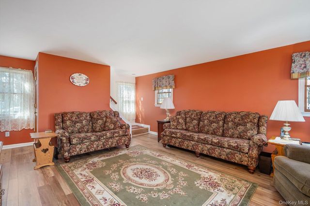 119 7th Street, Saint James, NY 11780