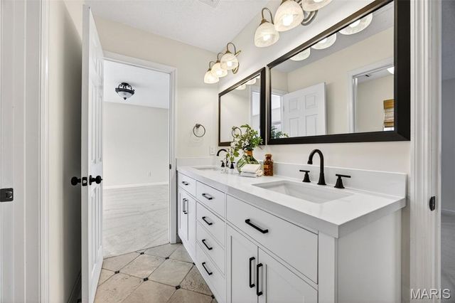 11 Regatta Bay Court, Lake St Louis, MO 63367