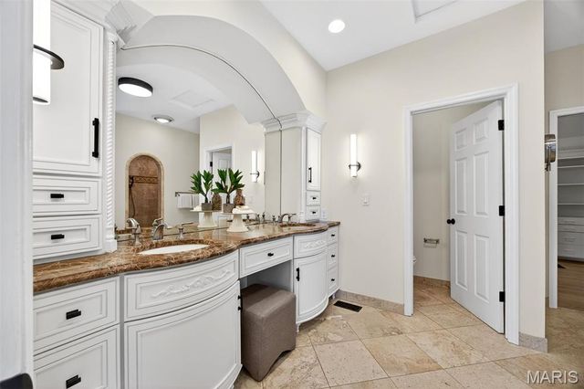 11 Regatta Bay Court, Lake St Louis, MO 63367