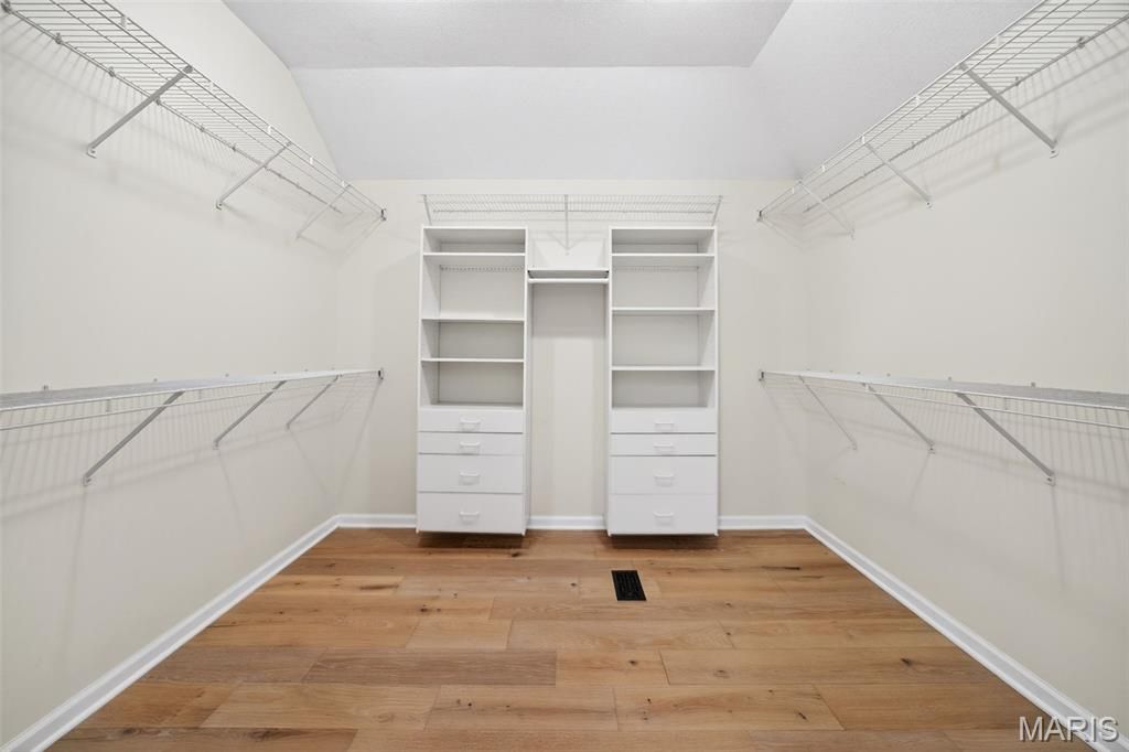 Image 14 of property listing at 11 Regatta Bay Court, Lake St Louis, MO 63367