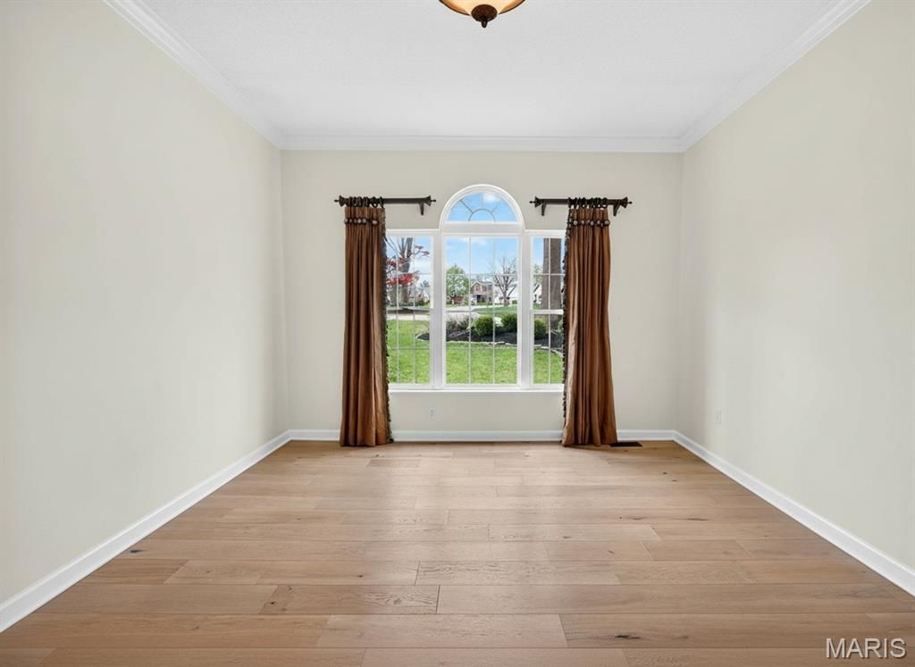 Image 19 of property listing at 11 Regatta Bay Court, Lake St Louis, MO 63367