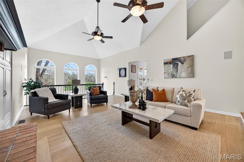 Image 21 of property listing at 11 Regatta Bay Court, Lake St Louis, MO 63367