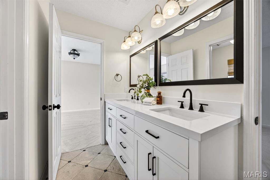 Image 47 of property listing at 11 Regatta Bay Court, Lake St Louis, MO 63367