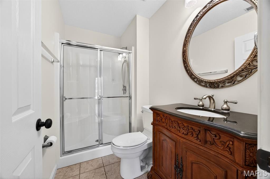 Image 56 of property listing at 11 Regatta Bay Court, Lake St Louis, MO 63367