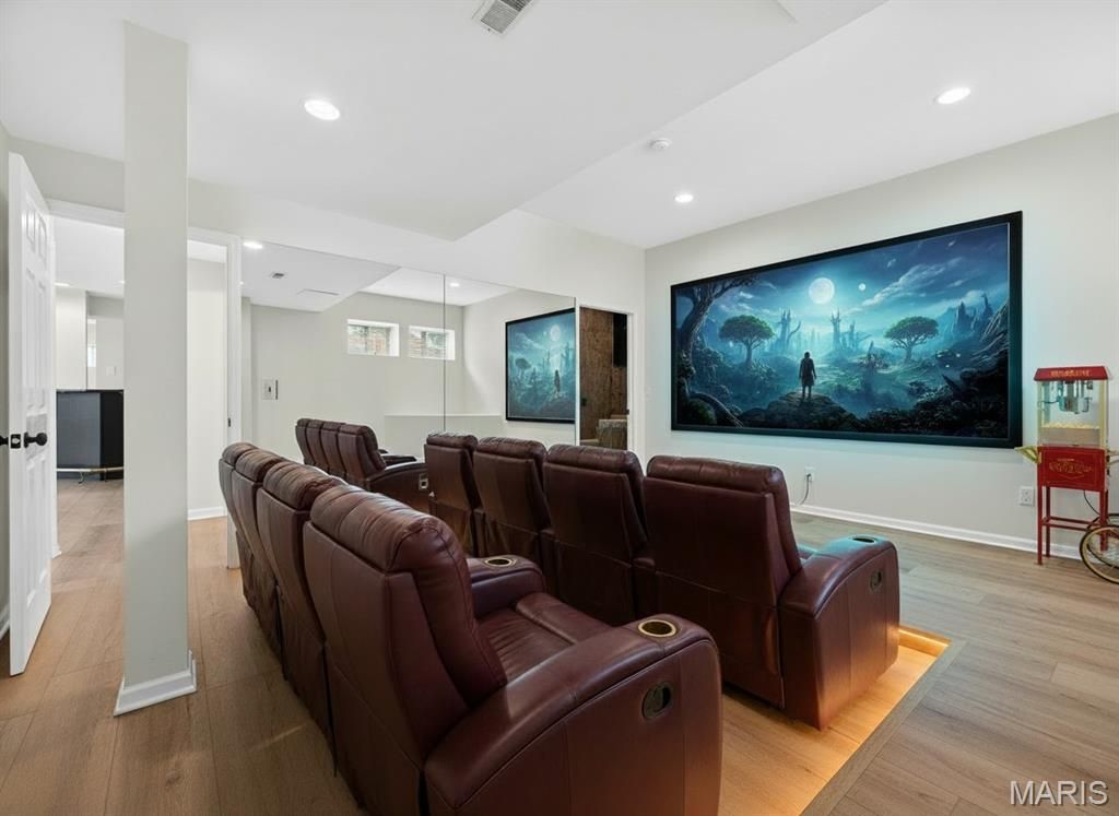 Image 57 of property listing at 11 Regatta Bay Court, Lake St Louis, MO 63367