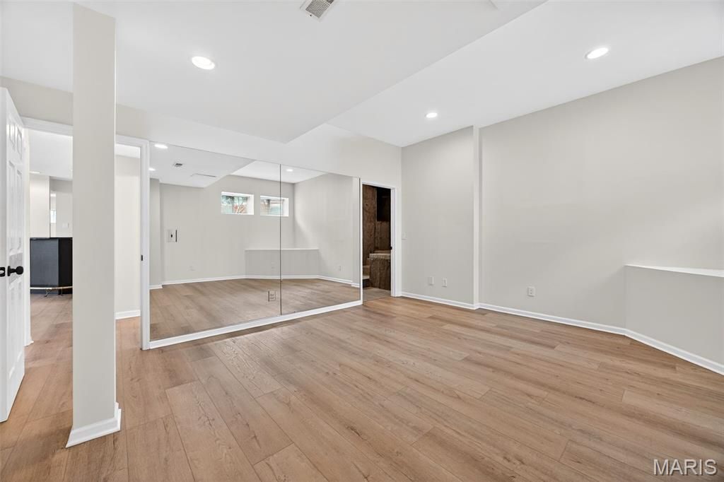 Image 58 of property listing at 11 Regatta Bay Court, Lake St Louis, MO 63367