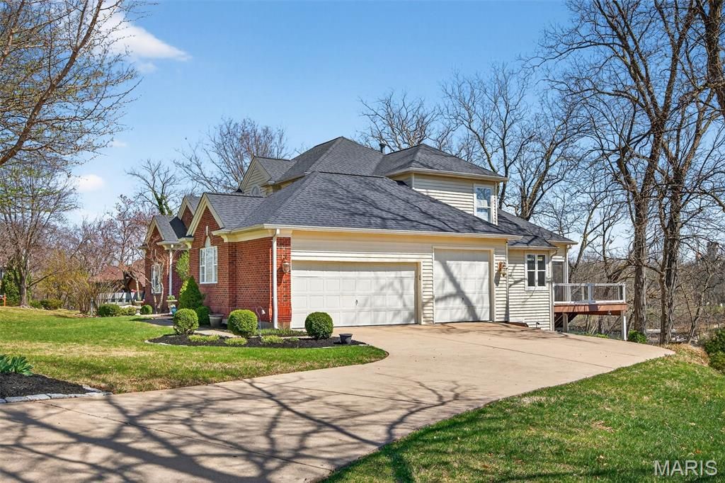 Image 61 of property listing at 11 Regatta Bay Court, Lake St Louis, MO 63367