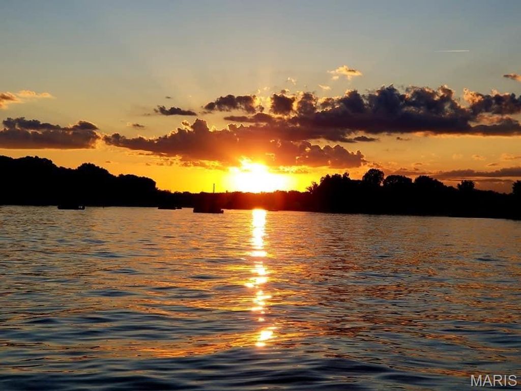 Image 76 of property listing at 11 Regatta Bay Court, Lake St Louis, MO 63367