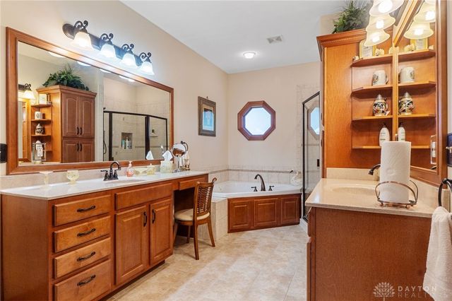 1547 Yellow Rose Court, Fairborn, OH 45324