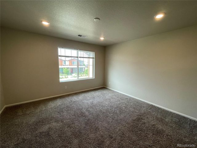 6089 N Liverpool Street, Aurora, CO 80019