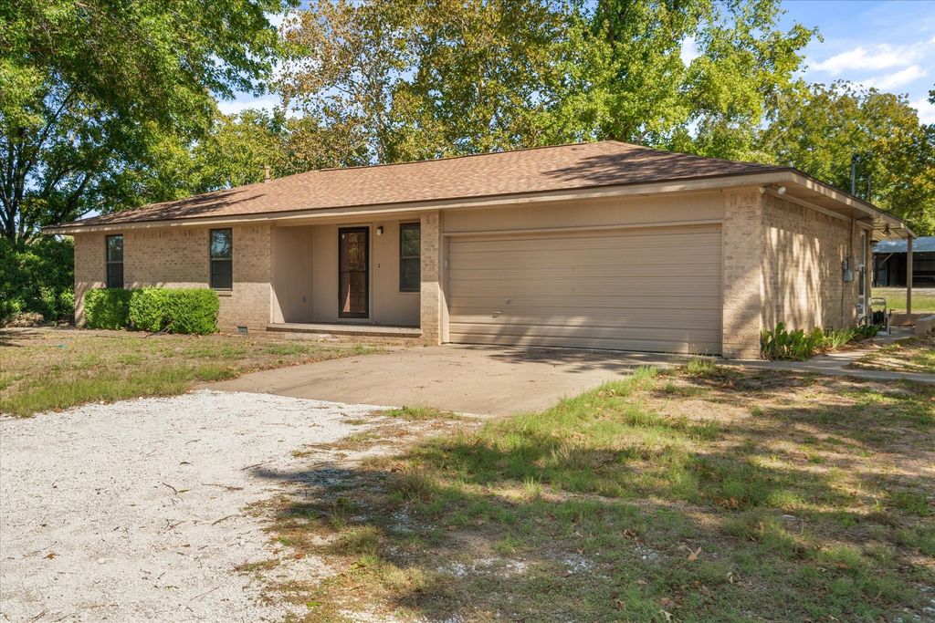 2711 Tin Top Road, Weatherford, TX 76087